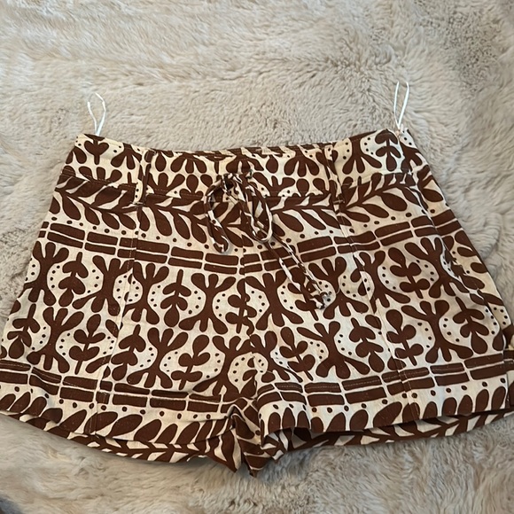 Zara Shorts - Picture 1 of 3
